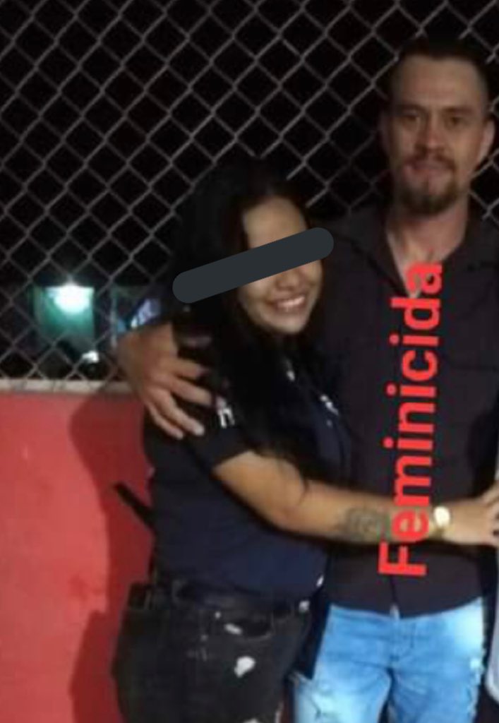 OlgaMateron's tweet photo. Este es el feminicida, que acabó con la vida de Yuliana hace unas horas. Eduardo no soportó el rechazo, la mató frente a su casa y huyó en su moto ¡SE BUSCA!

📍Lebrija, #Santander
Los feminicidios fuera de BGA también importan, exigimos JUSTICIA por ella y por todas las víctimas https://t.co/AvZQ9NLcPF