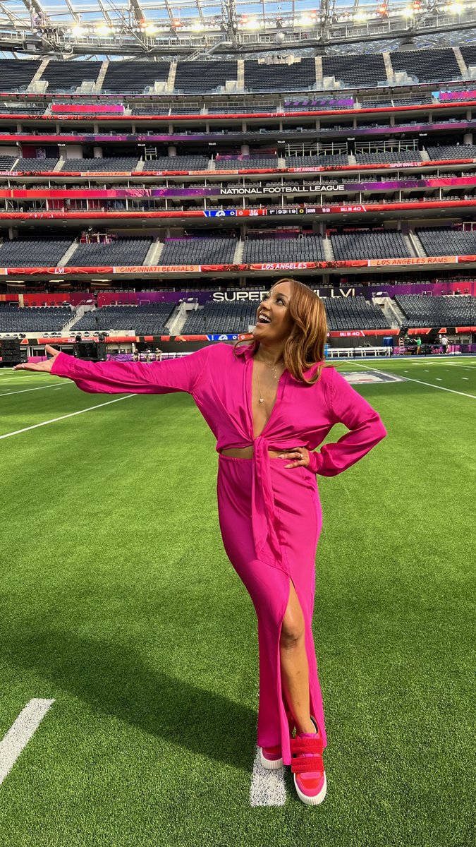 instagram's tweet photo. Are you ready for some 🏈 ?!

Go BTS with artist @MickeyGuyton as she preps for “The Star-Spangled Banner” at the #SuperBowlLVI
🙌 🎶 🎤         

https://t.co/mi6kXB8iKr https://t.co/FchQD6LfnR