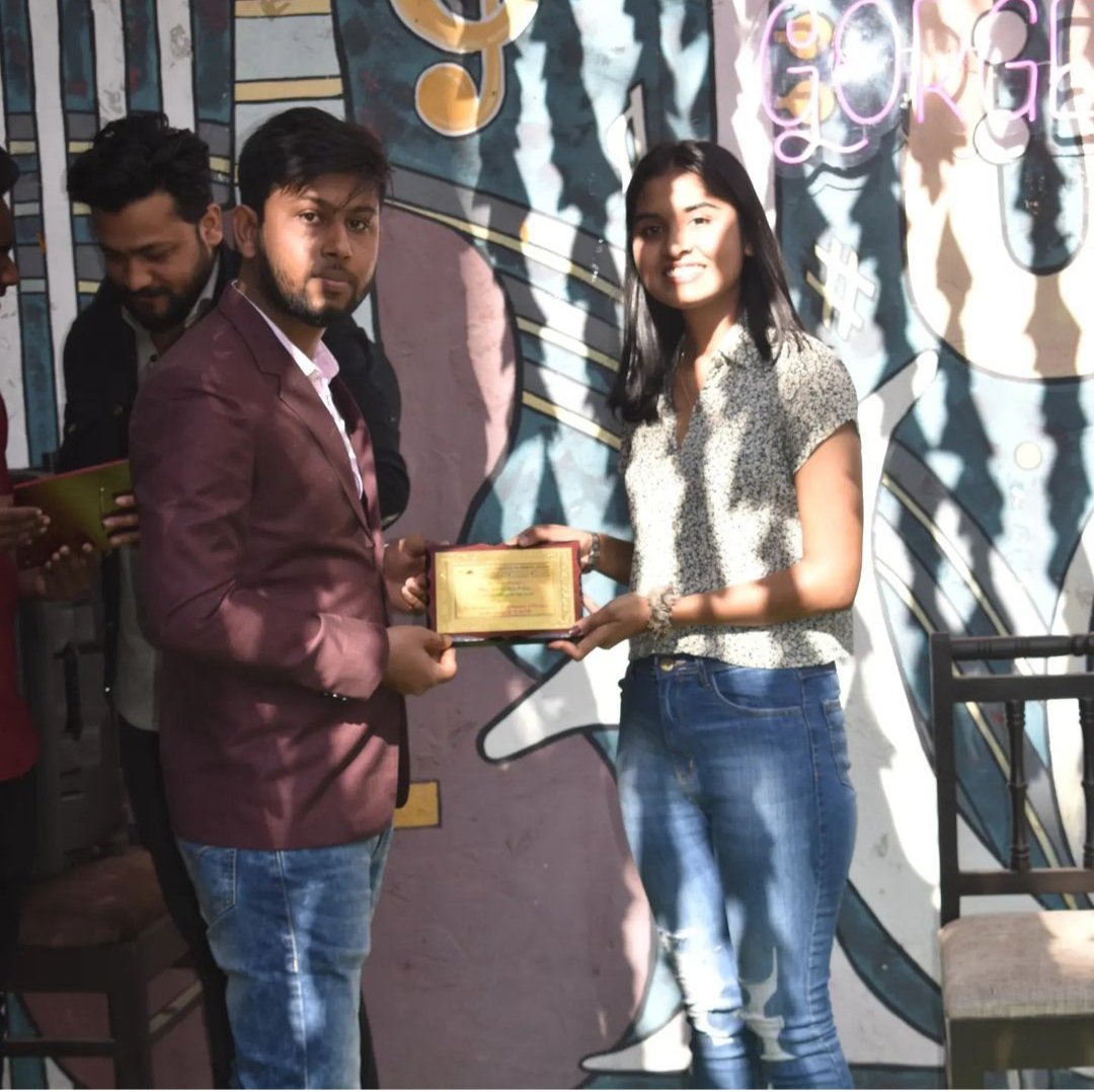 Youngmindshouse's tweet photo. In Our Today's Open Mic Event we Honour Some of Our Star Performer and STAR Host 
It was lovely Event Today
Thank You Bhopal ❤️ for your love and Support
#event #successful #honoured #StarPerformer #starhost #Bhopal #participants #Audiences #ThankYou #love #support #keeploving https://t.co/Jk6LwC3sMh