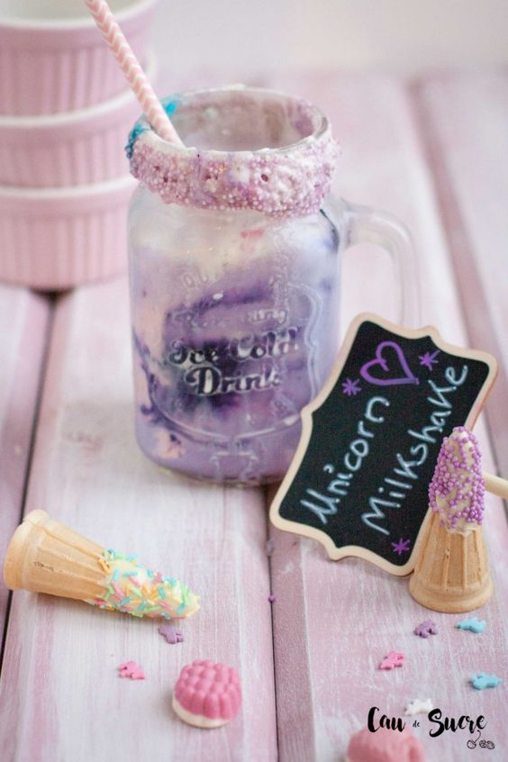 choicecafe_'s tweet photo. // food
This is an order for @yuchanurpretty💕

The note says "Yuchan loves you"

Enjoy milkshakes and macarons with Channie💕

@official_ACE7 | #에이스 https://t.co/srZaXChgmn