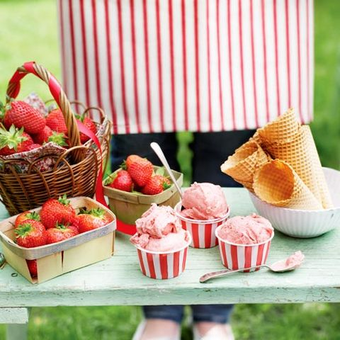 choicecafe_'s tweet photo. // food
This is an order for @fruityuchan 💕

The note says "happy valentines day my beloved '3' "

Listen to Ben &amp; Ben's Sunrise on a picnic near a lake with Kwannie💕

@official_ACE7 | #에이스 https://t.co/qjD5UO9vZW