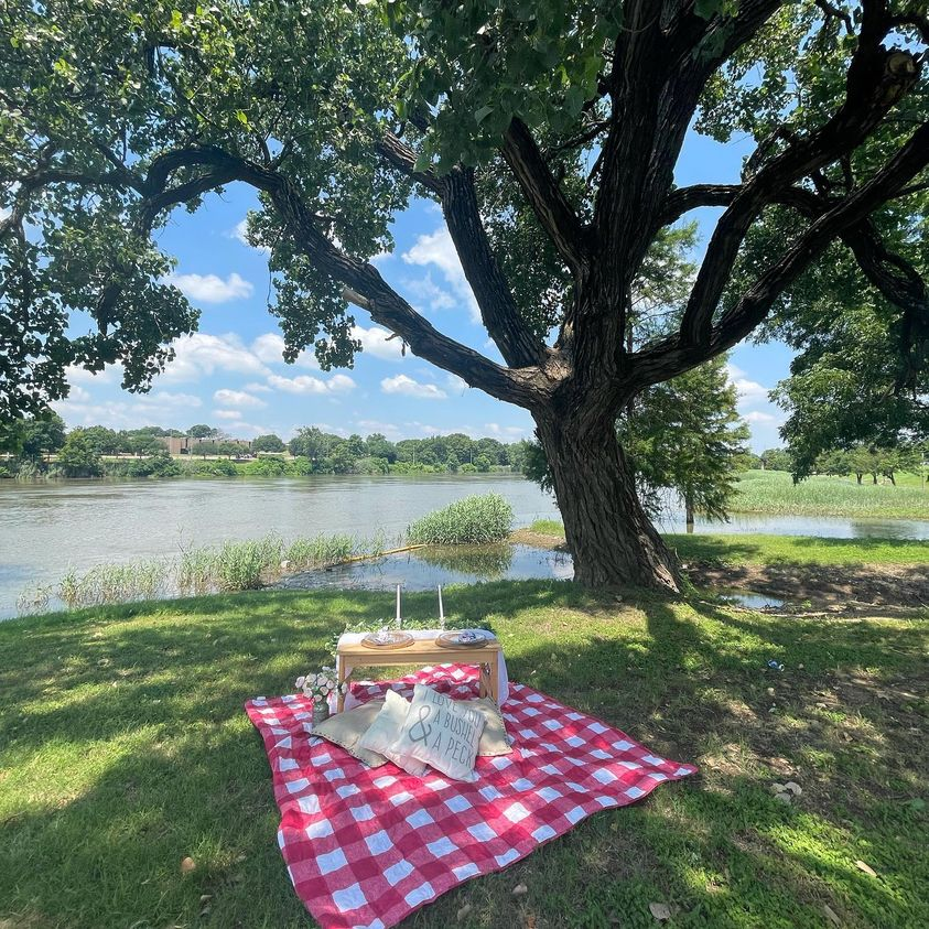 choicecafe_'s tweet photo. // food
This is an order for @fruityuchan 💕

The note says "happy valentines day my beloved '3' "

Listen to Ben &amp; Ben's Sunrise on a picnic near a lake with Kwannie💕

@official_ACE7 | #에이스 https://t.co/qjD5UO9vZW