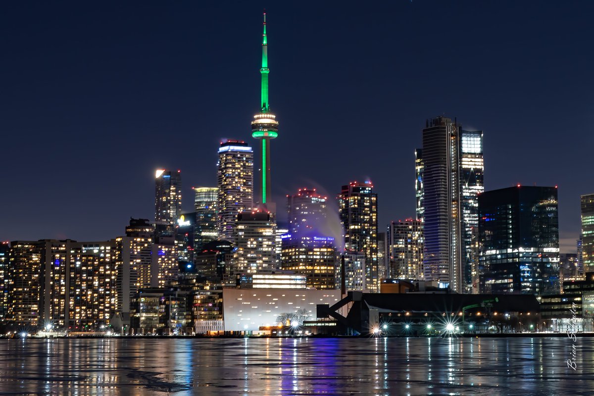 NeilAMarr's tweet image. The CN Tower in green for Cholangiocarcinoma awareness day (Feb. 12).