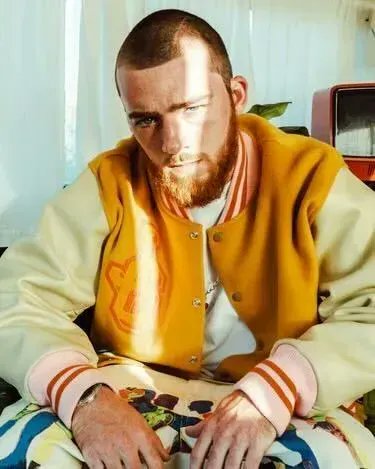 MatteStories's tweet photo. #SundayStyleIcon | We're celebrating actor and live-tweeter @AngusCloud.
Between his reactions, his portrayal of Fezco, and his comfy stylish 'fits, we’re not sure what we love more- but we are sure that we'll be tuned into his tweets tonight.
#MensFashion #Euphoria #AngusCloud https://t.co/OFfWuurJ00