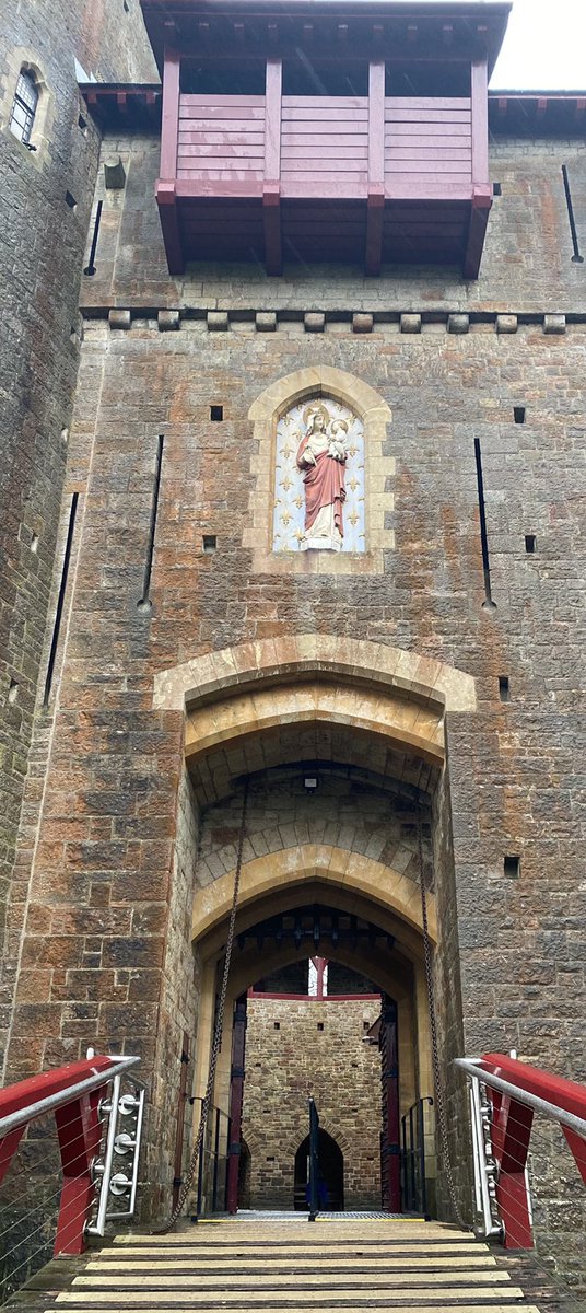Juggling_Words's tweet photo. Woodland meander on the northern edge of the city leads to… 🏰 #YetAnotherCastleInCardiff #CastellCoch #TheRedCastle https://t.co/lBQsC9xQS6