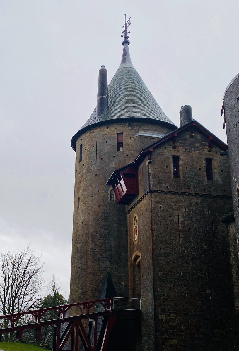 Juggling_Words's tweet photo. Woodland meander on the northern edge of the city leads to… 🏰 #YetAnotherCastleInCardiff #CastellCoch #TheRedCastle https://t.co/lBQsC9xQS6