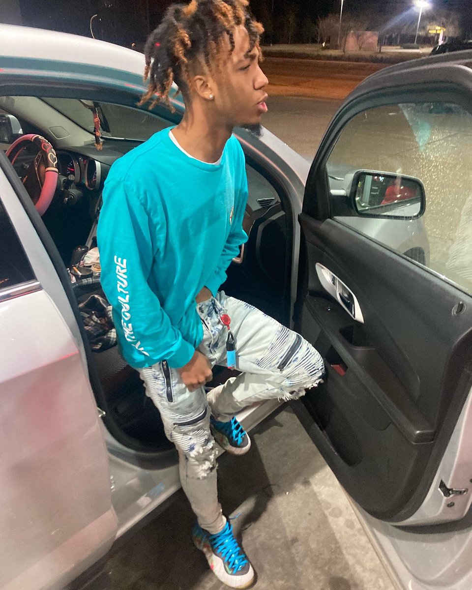 f0reignwilloneK's tweet photo. Ion fuck wit Niggas stay to myself like only trust this big thang under my belt📌#timerunninout #sol3prOtf https://t.co/j7epUTRBYW