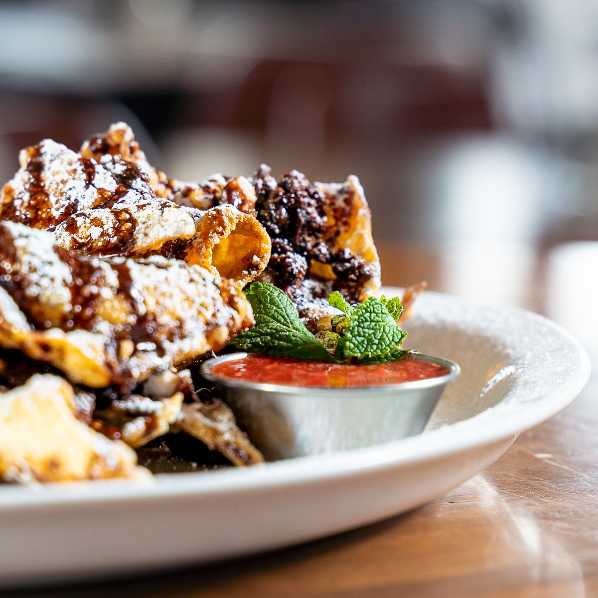 Your Super Bowl Nachos are ready💕
💌  Hot Chocolate Brownie Nachos // crumbled fresh brownie, marshmallow, toasted almonds, milk chocolate sauce, strawberry salsa, dusted sugar
Available until tomorrow!
📸 <a href="/only1andywright/">only1andywright</a>
#beertownpublic #drinklocal #supportlocal #valentinesday