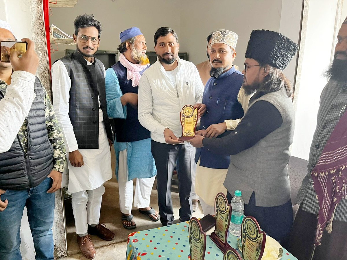 MSOAllahabad's tweet photo. एमएसओ ने इमाम अहमद रज़ा लाइब्रेरी का किया उद्घाटन
कुन्डा: आज 13 फरवरी दिन रविवार को कुंडा में इमाम अहमद रजा लाइब्रेरी का उद्घाटन किया गया जिसमे बच्चों को मुफ्त में किताबे और शिक्षा दी जाएगी। एमएसओ संस्था पूरे देश में शिक्षा को लेकर काम कर रही है। https://t.co/4jcQP7dN6z