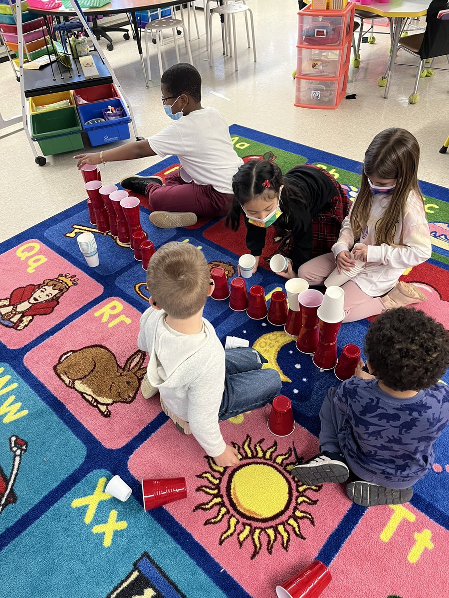 CarlaMFletcher's tweet photo. Lots of 100th Day fun! We built with 100 cups, counted to 100 by tens, and found numbers 1-100 on our heart chart, and of course made 100th day headbands🙂 @HTSD_Robinson @KMallon_HTSD @WeAreHTSD https://t.co/La6oSBh3om