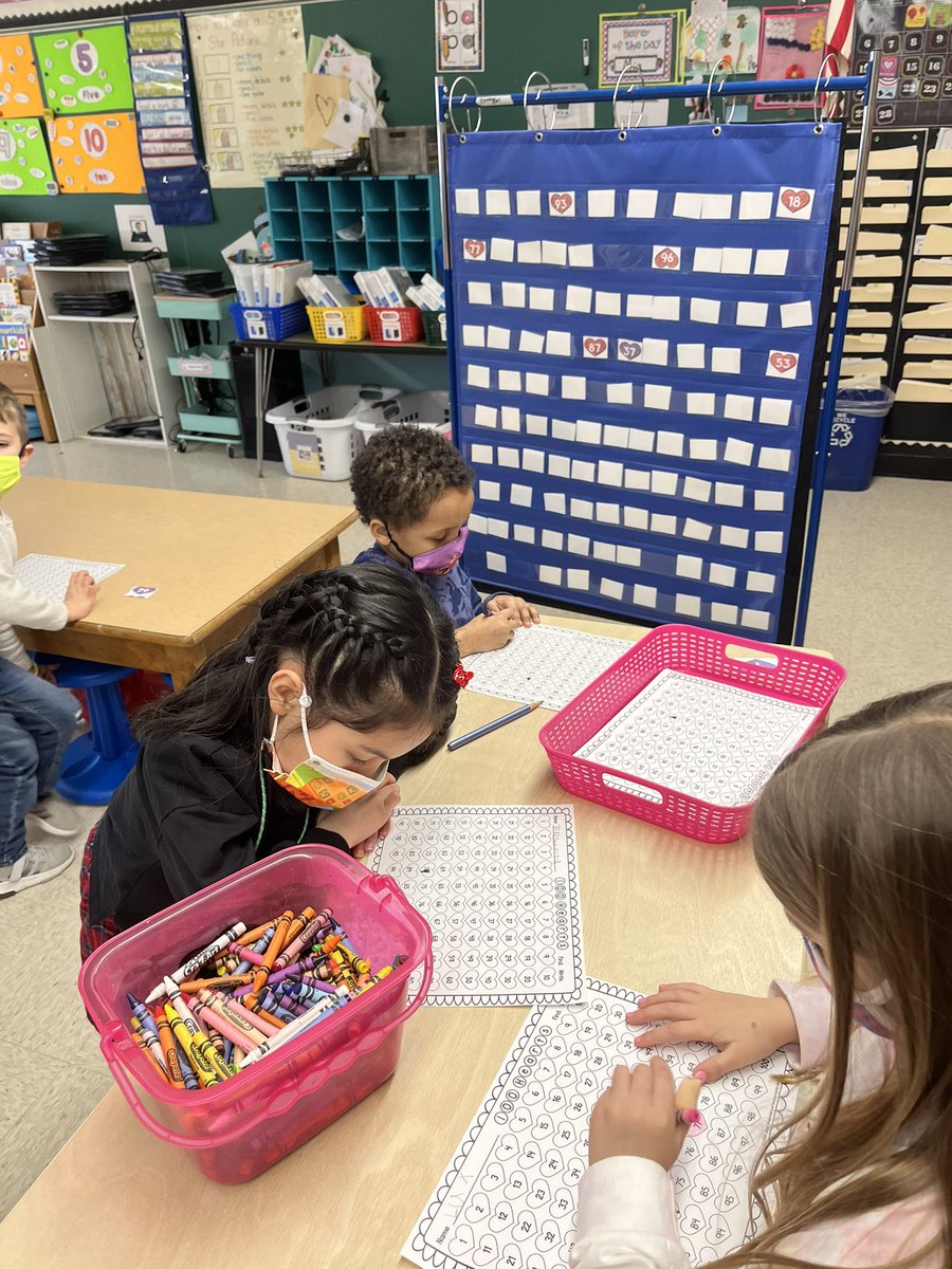 CarlaMFletcher's tweet photo. Lots of 100th Day fun! We built with 100 cups, counted to 100 by tens, and found numbers 1-100 on our heart chart, and of course made 100th day headbands🙂 @HTSD_Robinson @KMallon_HTSD @WeAreHTSD https://t.co/La6oSBh3om