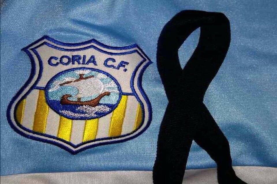Todos los que formamos parte del #CoriaCF queremos expresar nuestras más sinceras condolencias a nuestro jugador Jesús (<a href="/JesusGlezDiaz/">Jesús González Díaz</a>) por la reciente pérdida de su abuelo. 

D.E.P.