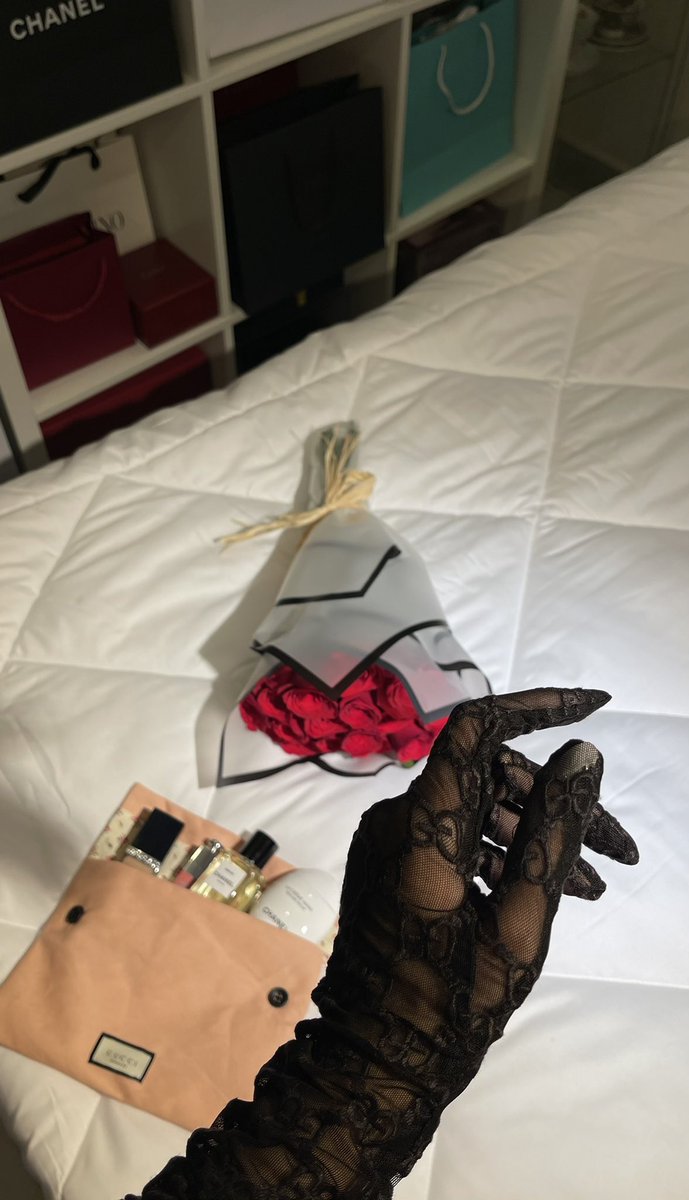 2017Vactory's tweet image. وداعًا يا عام انقضى بكل ما فيه ، مُمتنة لمرحلة الوعي التي وصلت لها لأهدافي التي تحققت  لكل لحظة مُمتنة لعامي السابق بِكل ما منحني إياه من فرح وسعاده ممتنة لعامي الجديد بكل مايحمله من الحب والجمال والسلام، اللهم اروي أيامي بغيوم الفرح واجعل أعوامي سعيدة 🤍
 #عيد_الحب