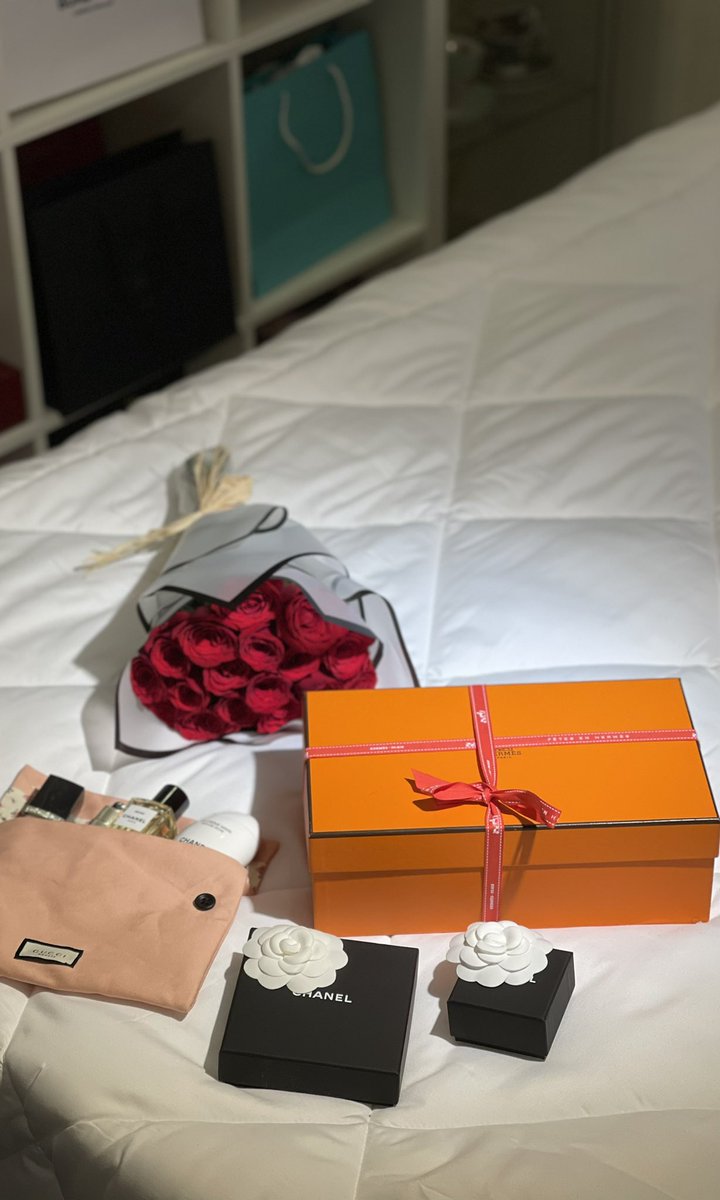 2017Vactory's tweet image. وداعًا يا عام انقضى بكل ما فيه ، مُمتنة لمرحلة الوعي التي وصلت لها لأهدافي التي تحققت  لكل لحظة مُمتنة لعامي السابق بِكل ما منحني إياه من فرح وسعاده ممتنة لعامي الجديد بكل مايحمله من الحب والجمال والسلام، اللهم اروي أيامي بغيوم الفرح واجعل أعوامي سعيدة 🤍
 #عيد_الحب