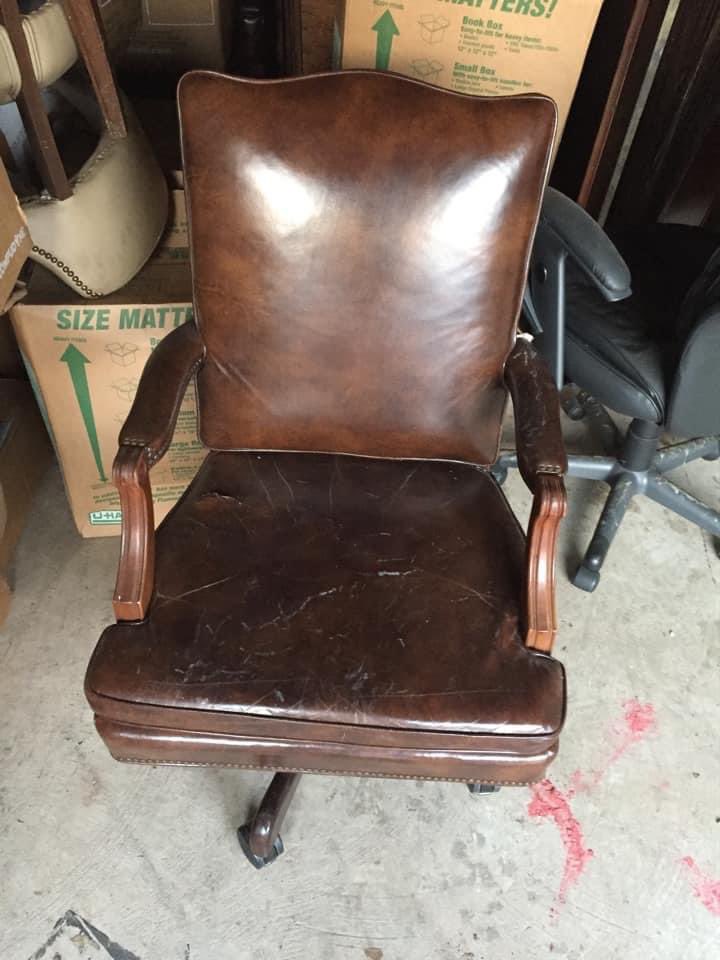 MayorGlover's tweet photo. This was the seat that David Duke sat in as a Louisiana State Representative. I selected and sat in the same exact seat for the first time as a duly elected and sworn member on the second Monday in January of 1996. 1/
#LaLege #LaGov #UnpackLouisianasDistricts⚜️ https://t.co/g64acVZHIm