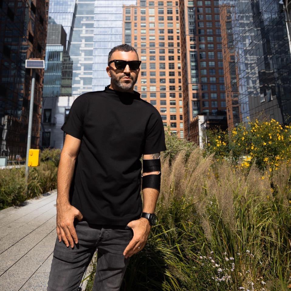 #ModernLove first place in shazam Romania  , 1.5 M views on youtube and keep going up🔝🎶🔝
Manuel Riva x Iraida

 🎥 youtu.be/eNpLz5-J_rw