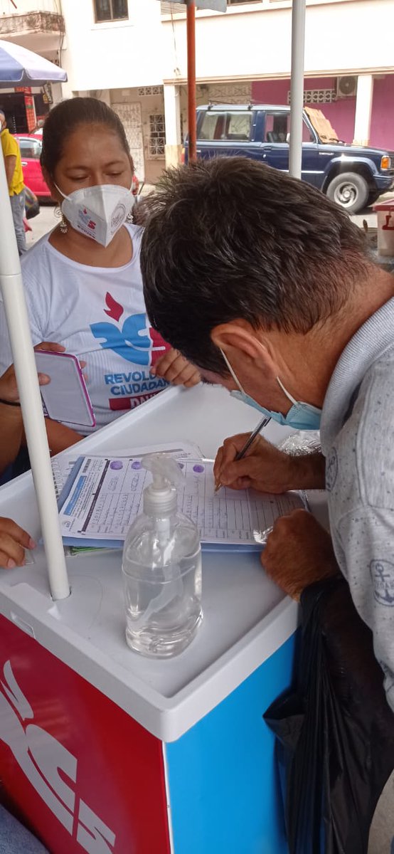 Oscar_TB12's tweet photo. Seguimos construyendo el presente Activo, y ese futuro vibrante que @MashiRafael nos dejó como un legado y un compromiso para nuestro País. En conjunto de los demás compañeros que conforman la #RevolucionCiudadana  @marcelaguinaga @ArturoJEscala @MabelEsTriunfo @anaraffo1 y todos https://t.co/SD50YJK8bl