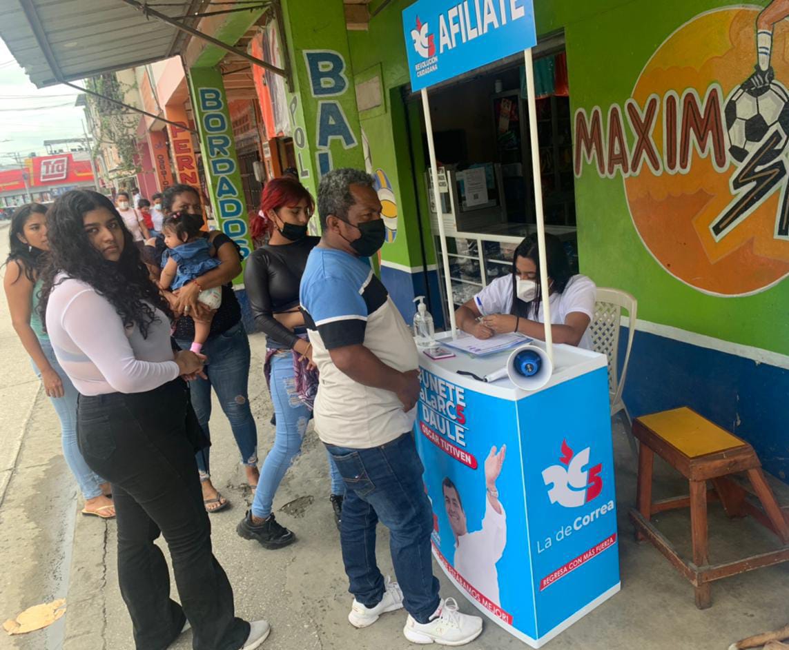 Oscar_TB12's tweet photo. Seguimos construyendo el presente Activo, y ese futuro vibrante que @MashiRafael nos dejó como un legado y un compromiso para nuestro País. En conjunto de los demás compañeros que conforman la #RevolucionCiudadana  @marcelaguinaga @ArturoJEscala @MabelEsTriunfo @anaraffo1 y todos https://t.co/SD50YJK8bl