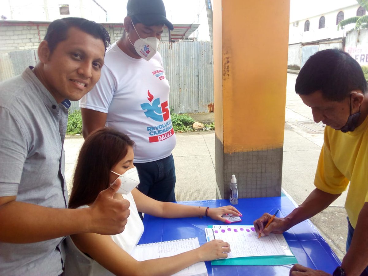 Oscar_TB12's tweet photo. Seguimos construyendo el presente Activo, y ese futuro vibrante que @MashiRafael nos dejó como un legado y un compromiso para nuestro País. En conjunto de los demás compañeros que conforman la #RevolucionCiudadana  @marcelaguinaga @ArturoJEscala @MabelEsTriunfo @anaraffo1 y todos https://t.co/SD50YJK8bl