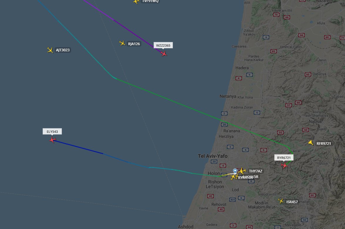 avischarf's tweet image. Seems like another full night (and day?) of Russian systems out of Latakia jamming/spoofing GPS signals all over the Middle East

@flightradar24 - can u confirm if this is a tracking glitch or are these planes not broadcasting full positions? (they usually are...)