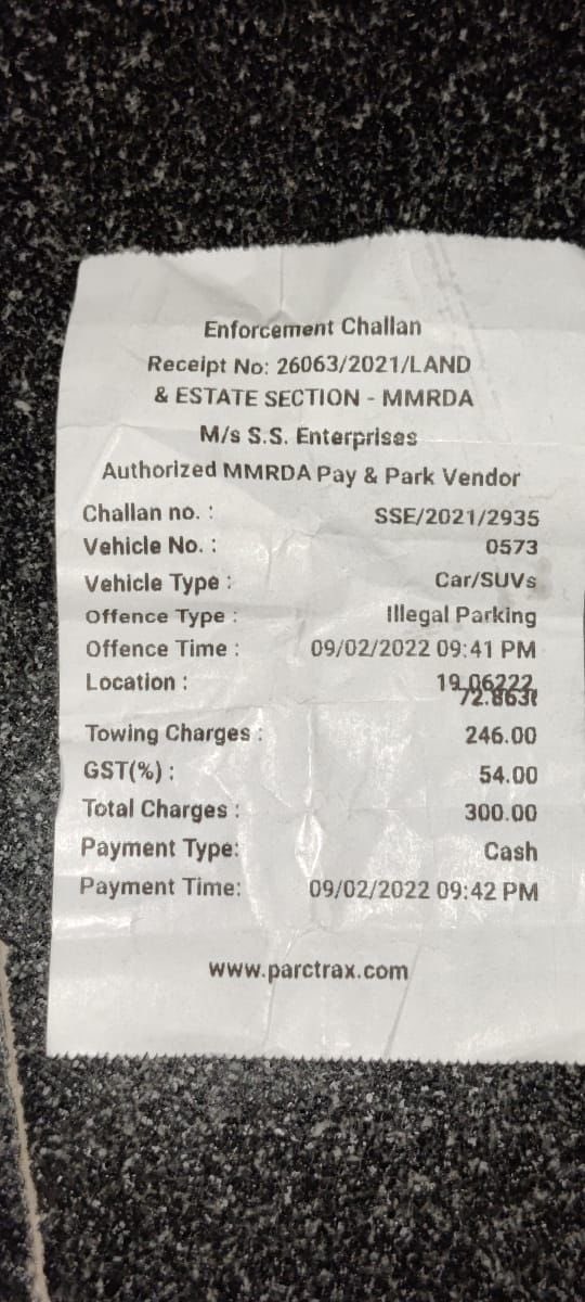 CyrusDhabhar's tweet photo. There is a massive scam happening in BKC where MMRDA representatives are going around and clamping cars without authority and charging people ₹300 for removing the clamps. We have approached the BKC police station on Wednesday night but there has been no response since.. 1/2 https://t.co/1VfiL3WrZY