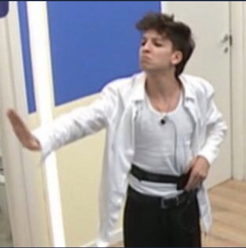 chxneldolls's tweet photo. christian quando nunz10 proverà ad entrare nella stanza verde #amici21 https://t.co/JQ2iDBs32r