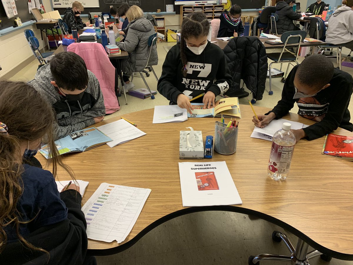 Rawstromsclass's tweet photo. Working hard in small groups! 📚 @MegClendaniel https://t.co/BXSHza4SPd