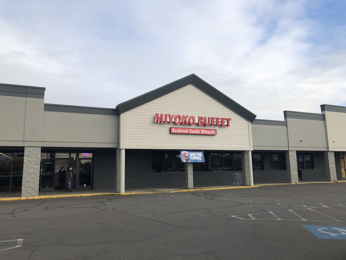 ExploresRetail's tweet image. Miyoko Buffet in a former HomeTown Buffet in Salem, Oregon has grand opened as of February the 4th. It was packed when I was in there. Things has changed a lot on the inside even though the atmosphere still resembles a HomeTown Buffet.