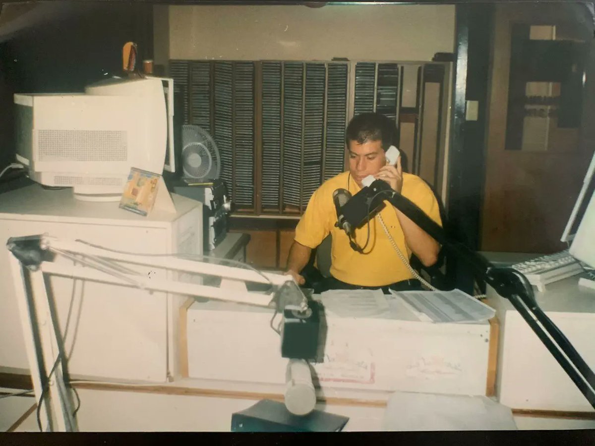 Mauricitrujillo's tweet photo. Feliz dia internacional de la Radio 📻 . 35 años disfrutando de lo que me apasiona, gracias a todos los que me han apoyado y han creido en mi. #DiaMundialDeLaRadio https://t.co/R1RScOjvzE