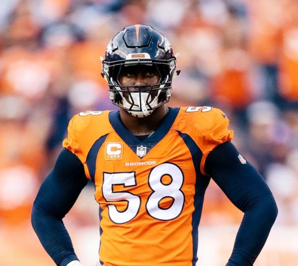 Youth Von Miller Broncos Jersey
Miller played college football at Texas A&amp;M, where he earned  All-American honors and was awarded the Butkus Award as the most outstanding college linebacker in the nation. Now he's a Member of the LA Rams #superbowl
$50.00
toys4pawsllc.com/shop/ols/produ…