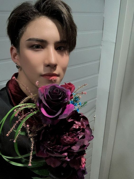choicecafe_'s tweet photo. // food
This is an order for @mydearsehmoon 💕

The note says "Happy Valentine's Day to the loml!!! 💜💜💜"

Enjoy milk tea and cinnamon buns with Sehyoon 💕

@official_ACE7 | #에이스 https://t.co/KSwZd49Vzz