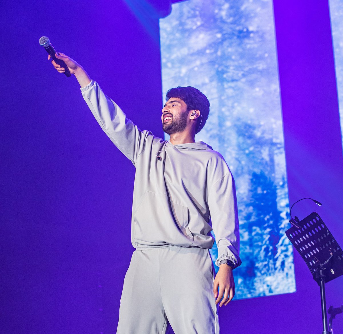 ArmaanMalik22's tweet photo. Thank you Dubai, you were just magical 🤍 

@AmaalMallik @expo2020dubai https://t.co/SXmNCB1W3k