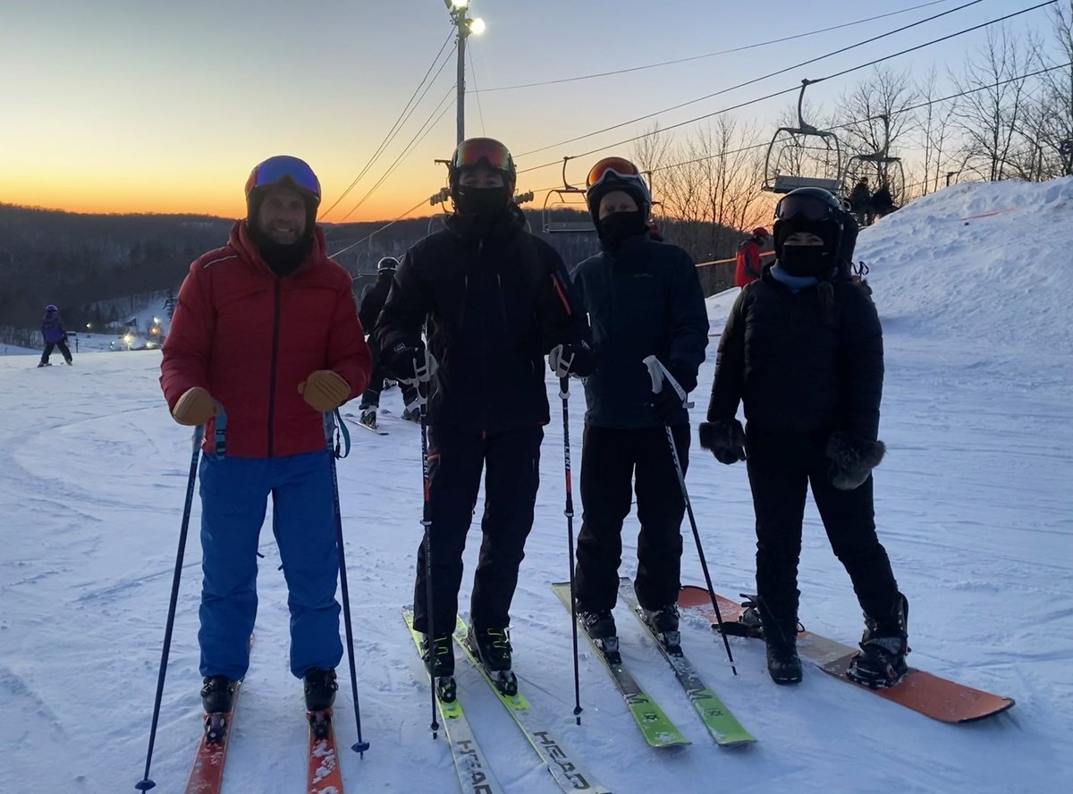 DKambCanada's tweet photo. The winter activities do not end!❄️

Members of the embassy team recently enjoyed a fresh but cold afternoon skiing at @CampFortune! ⛷🎿

What is your favourite ski hill?

#HowNordic #DenmarkinCanada #WINTER https://t.co/OdzpkUpMSj