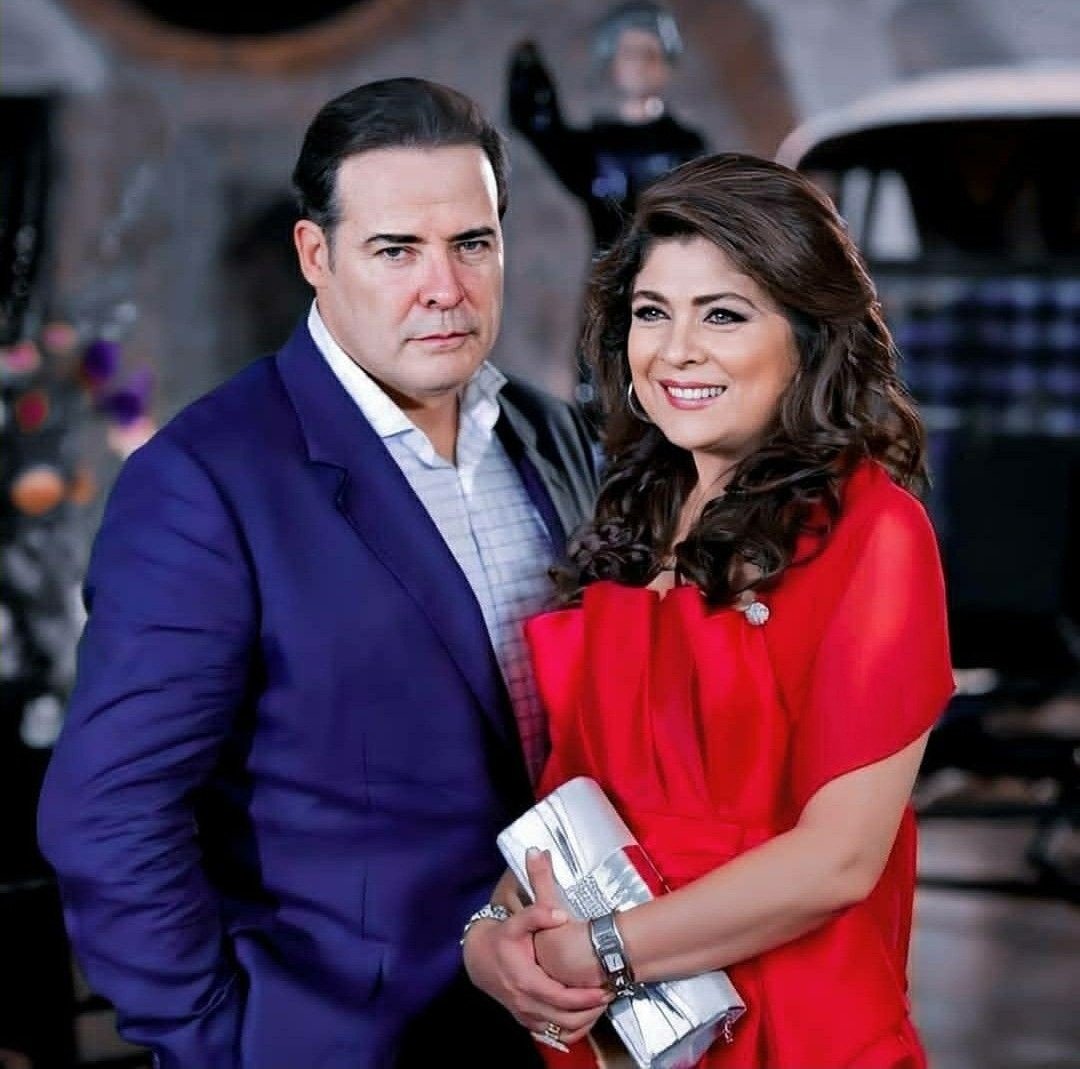 VITORIASAND0VAL's tweet photo. Querido você me faz muito feliz e diariamente faz com que eu o admire e ame ainda mais. Sou tão feliz com a família que temos, você ama os meus como se fossem seus e isso é realmente muito lindo. Te amo e sou grata a Deus por tê-lo em minha vida Heriberto. ♥️ https://t.co/Fd82IcnYC5
