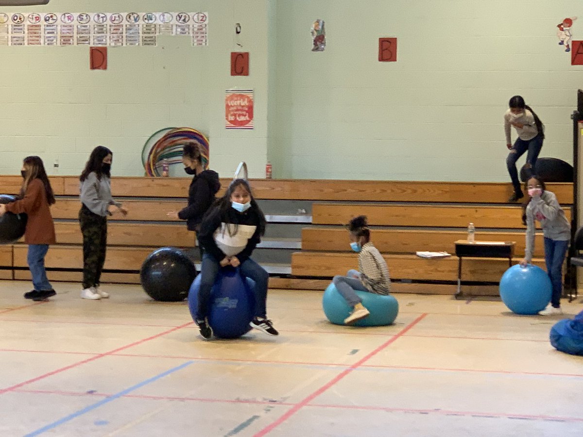 mariaAmeyer03's tweet image. It was #fullSTEAMahead @YonkersSchools Saturday Enrichment Learning Academy — @ChavezSchoolYPS — our authors, artists, and athletes engaged in teaching and learning!! @SuptQuezada #YPSunstoppable
