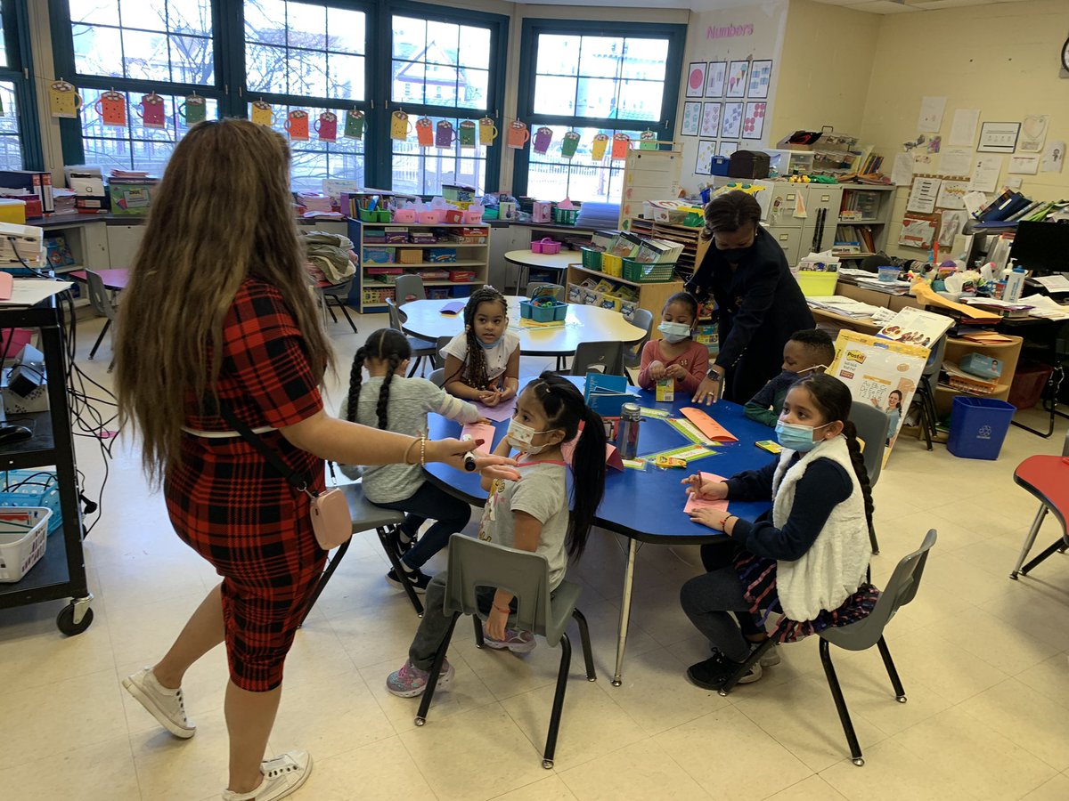 mariaAmeyer03's tweet image. It was #fullSTEAMahead @YonkersSchools Saturday Enrichment Learning Academy — @ChavezSchoolYPS — our authors, artists, and athletes engaged in teaching and learning!! @SuptQuezada #YPSunstoppable