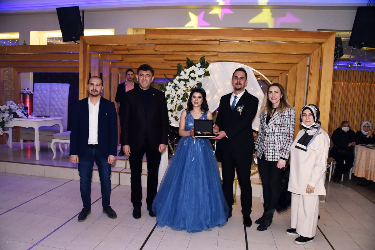 İl Gençlik Kolları Teşkilât Başkanımız Özcan Yıldız’ın kıymetli kız kardeşi Nurcan ile İlkay kardeşimizin nişan merasimine katıldık.  

Rabbim tamamına erdirsin. Genç çiftimize huzur ve mutluluk dolu bir ömür diliyorum.