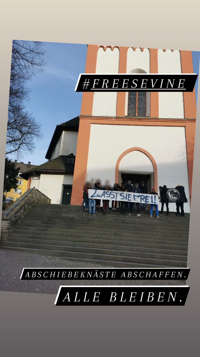CafeSiegen's tweet photo. #FreeSevine #LasstSieFrei #AlleBleiben #AbschiebeknästeAbschaffen

Auch nach der Zusage des zuständigen Ministers in #NRW, den "Fall von (s)einem Ministerium prüfen zu lassen", befindet sich Sevine Muradi immer noch im Abschiebeknast in #ingelheim!

[1/5] https://t.co/WU7AkU2a0o