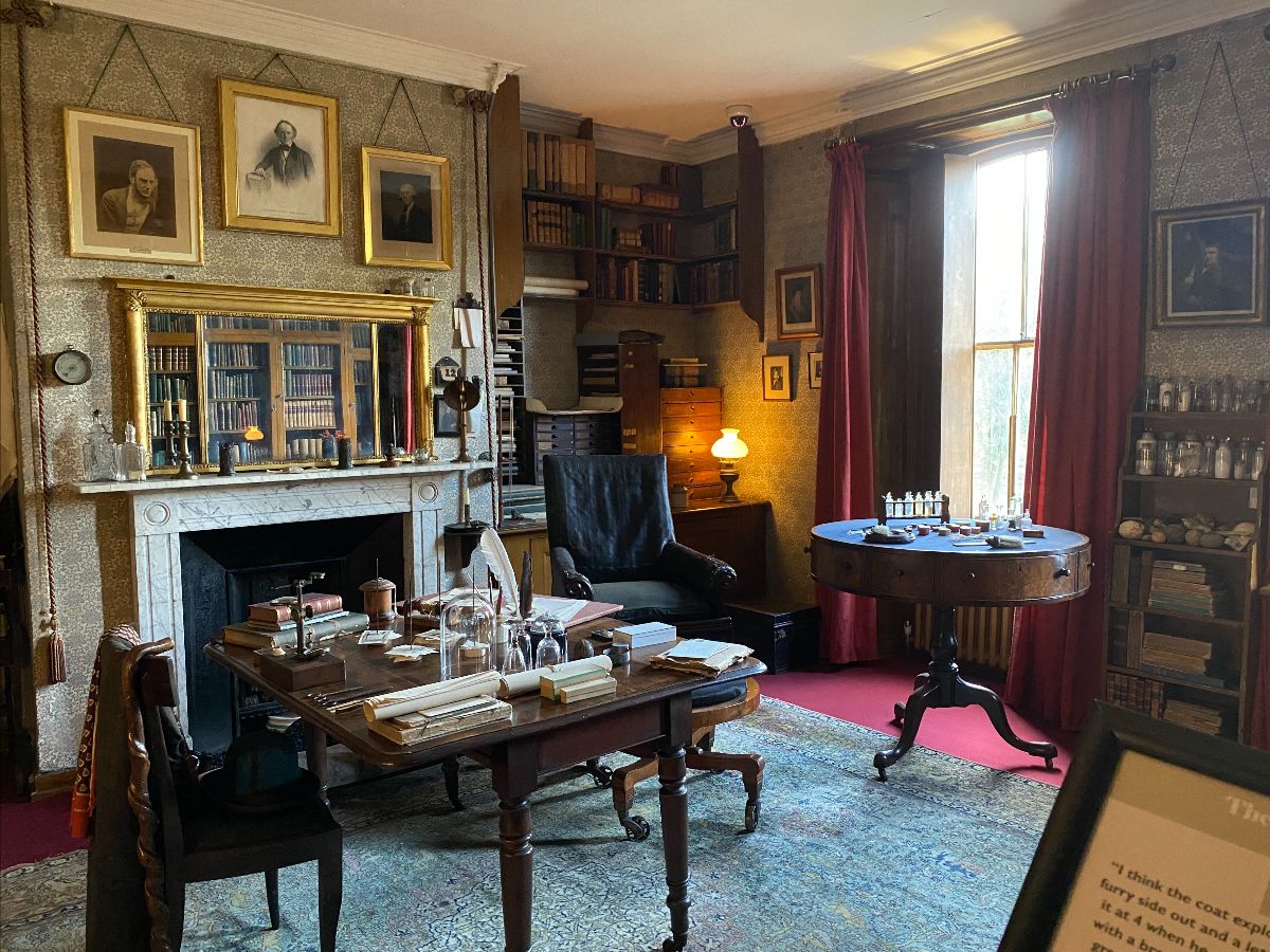 _eequ's tweet image. On the Origin of the Species 🦧 - mailchi.mp/eequ.org/on-th…
Darwin was free to follow his passion without worrying about paid work. How can we make this possible for more great educators?