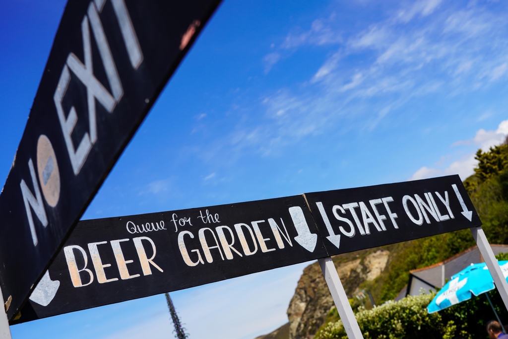 DriftyBrewery's tweet photo. Fancy spending the weekend tasting great beers in a beautiful Cornish cove? Sounds hellish we know…
Find all the info about our Beer Fest - The Dark, The Light & The Saison – here: https://t.co/imiMlj9qnf
#beerfestival #smallbatchbeer #brewpub #cornishbeer #handcraftedbeer https://t.co/SD8ENenYkQ