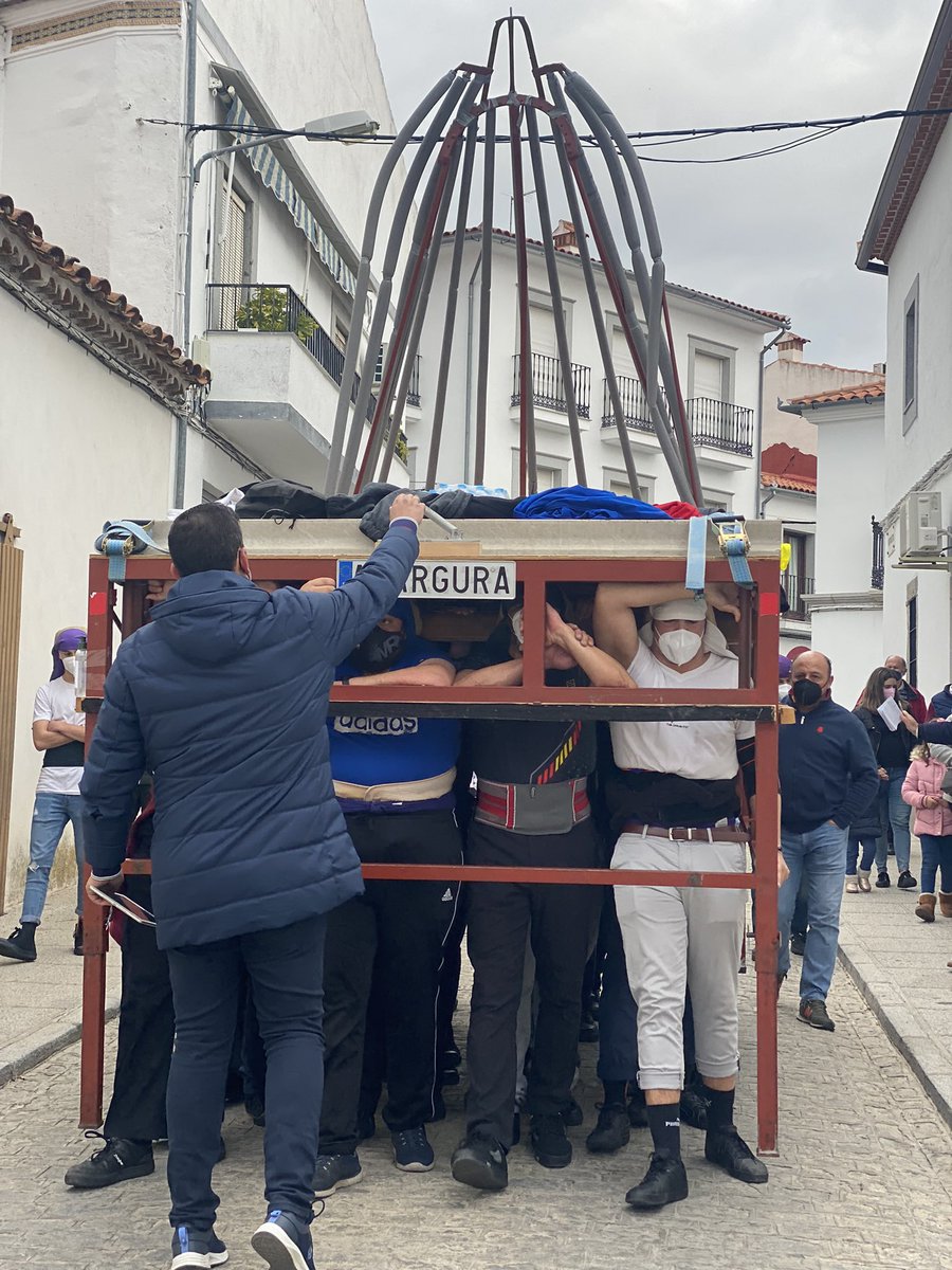 CoframarguraPZB's tweet photo. Primer ensayo de costaleros del paso de Ntra. Sra. de la Amargura.

¡Seguimos trabajando de cara al Jueves Santo Salesiano!

Buen trabajo de la cuadrilla 👏🏼 https://t.co/seTPKIU0hB
