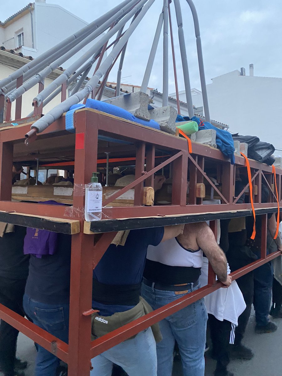 Primer ensayo de costaleros del paso de Ntra. Sra. de la Amargura.

¡Seguimos trabajando de cara al Jueves Santo Salesiano!

Buen trabajo de la cuadrilla 👏🏼