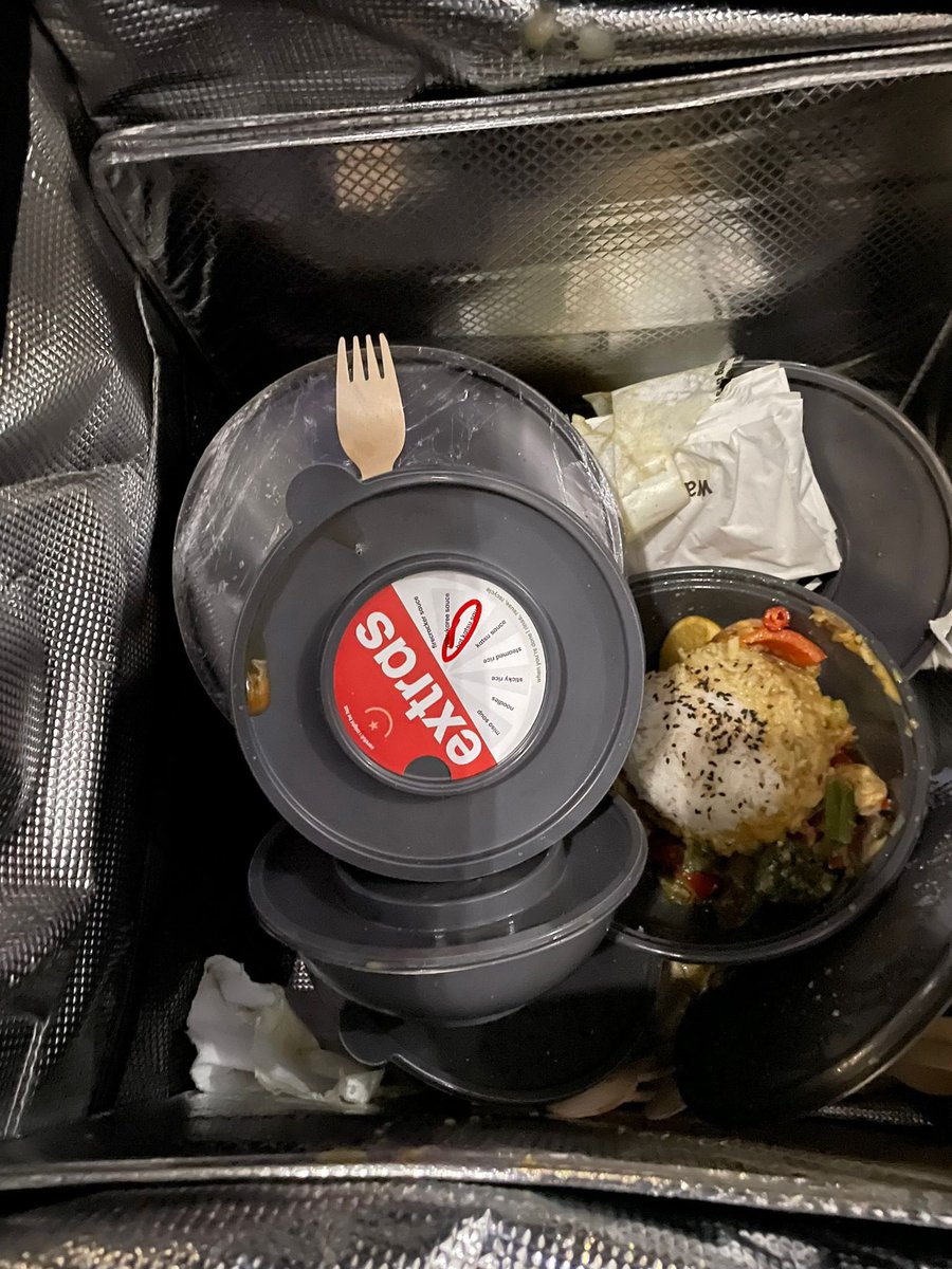fahreen_vp's tweet photo. @wagamama_uk @Deliveroo another disappointing experience! You guys did even reply to my complaint email last time! I’ve had to resort to this as no one bothered replying. #wagamama #Disappointed #deliveroo https://t.co/Rija83n4uD
