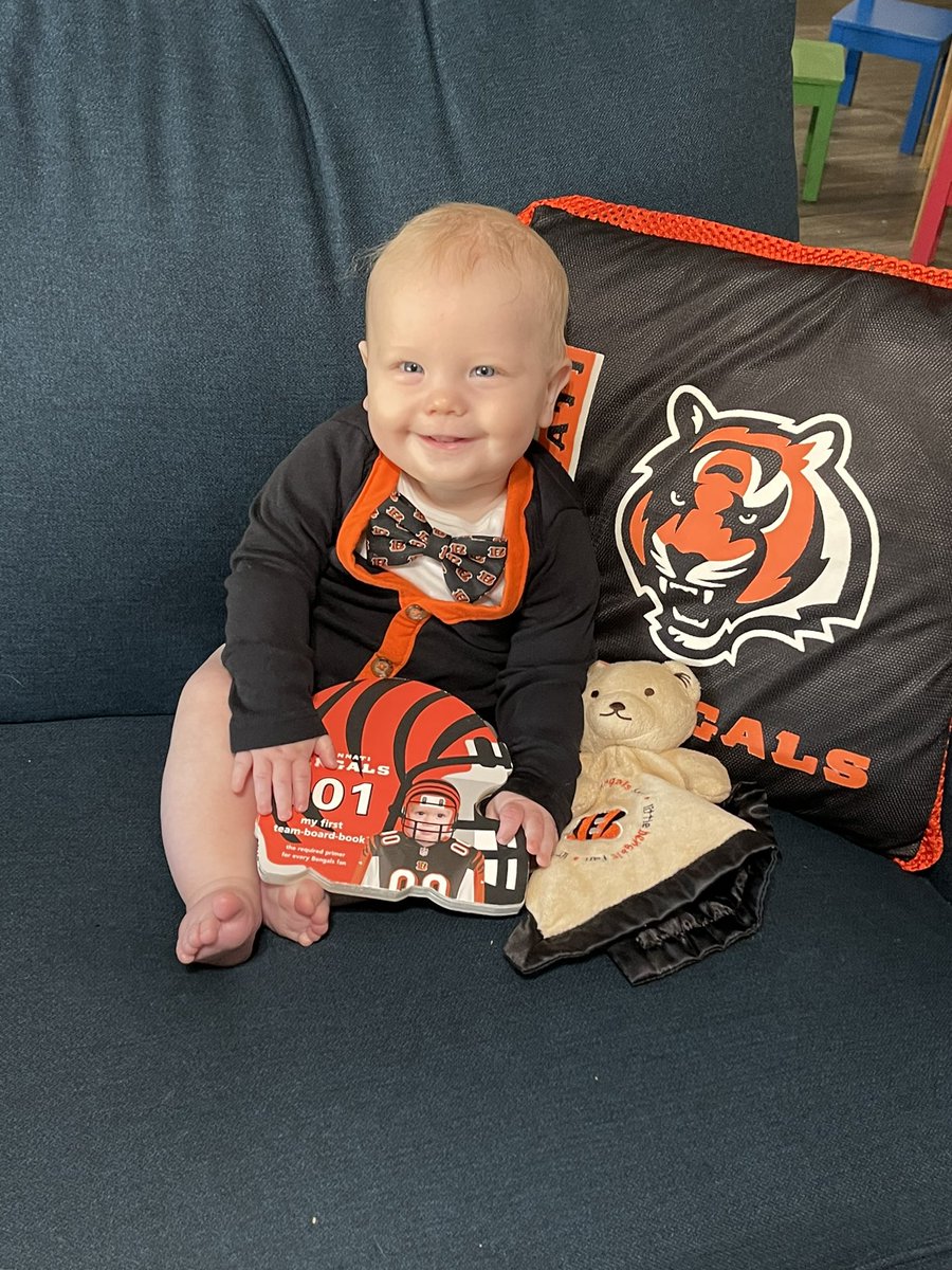 KalicoEyes's tweet photo. Gotta get mentally prepared for the big game! @Bengals @SuperBowl #WhoDey #WHODEYNATION #RuleItAll #RuleTheJungle #futureBengal #CincinnatiBengals #letsbringithome https://t.co/IkyoSJPqdA