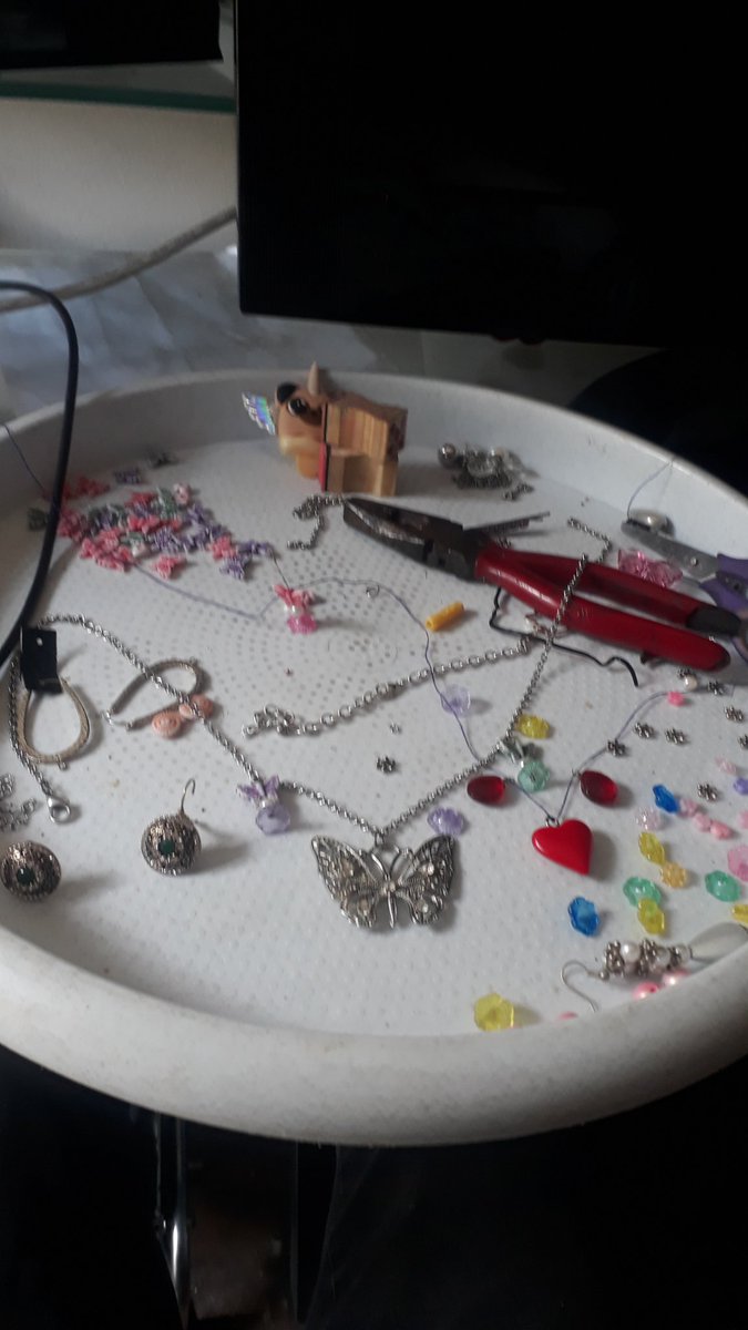 emeliobanks's tweet photo. @sk1tguru - couldn't afford to buy my  girlfriend a  gift so I decided to make her one😭 https://t.co/bSAThLAJV8