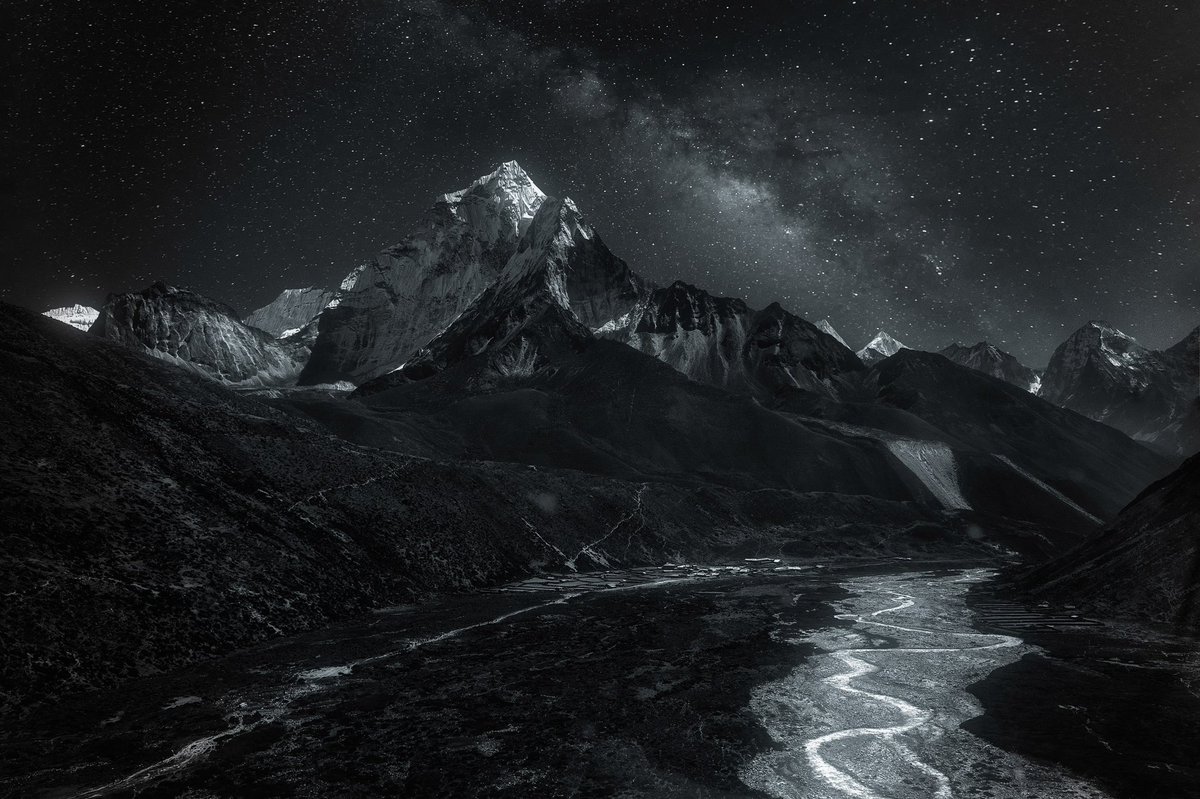 Gn Fam ✨

Been a rather busy day handling workshop of Vineet Vohra and running my own for Nikon at <a href="/xposureXPF/">Xposure</a> 📸

As day comes to an end, I leave you with a peaceful image of AmaDablam - enroute Everest Base Camp. 

Rest Well - Stay Connected ❤️