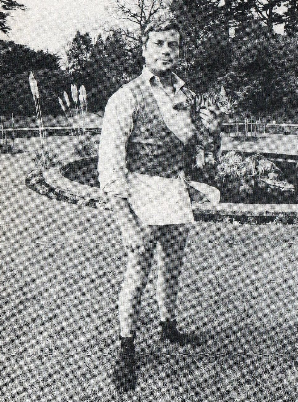 Happy Birthday to Oliver Reed! 