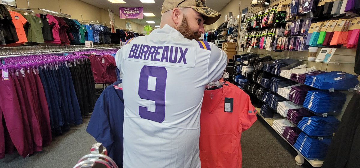 Blake_CICpod's tweet photo. #JoeBurrow didn't mention LSU while starters were announced. He said Athens High School. Representin' our hometown and where we grew up. #Respect #SuperBowl #bigstage2022 #bringithome  Go @Bengals! #WhoDey https://t.co/CakBQohS7u