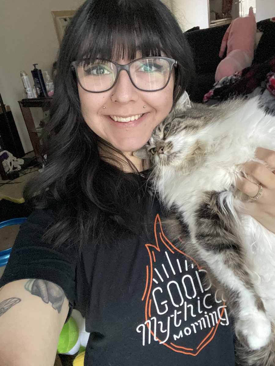 Adii_Adii_Adii's tweet photo. I was just trying to get a picture with her #merchacality @Mythical https://t.co/gZGa778vEc