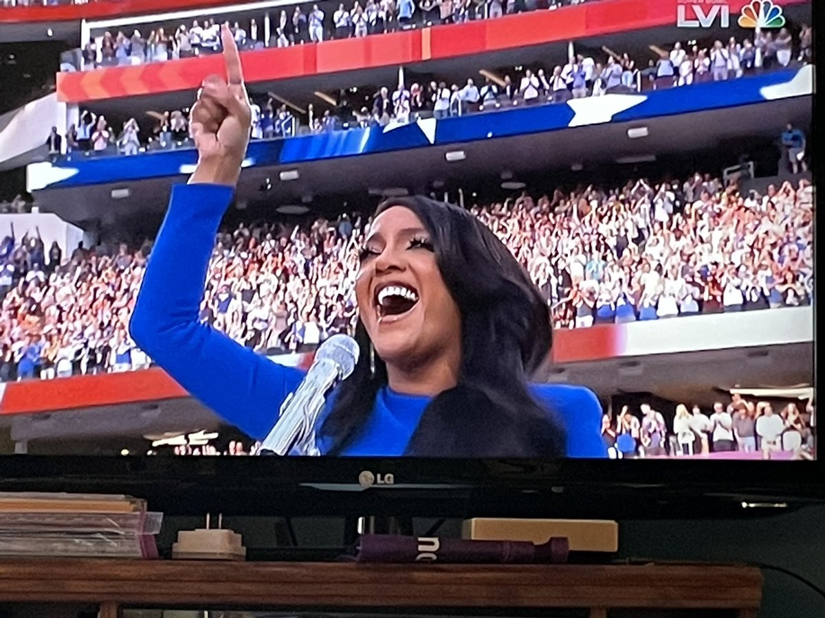 amychelle69's tweet photo. I’m dead. I feel like a proud mama. I’m an ugly crier. She did that. @MickeyGuyton @gjsavoy #SuperMickey #MickeyGuyton #KnowHerName https://t.co/aWMQfgQvFM